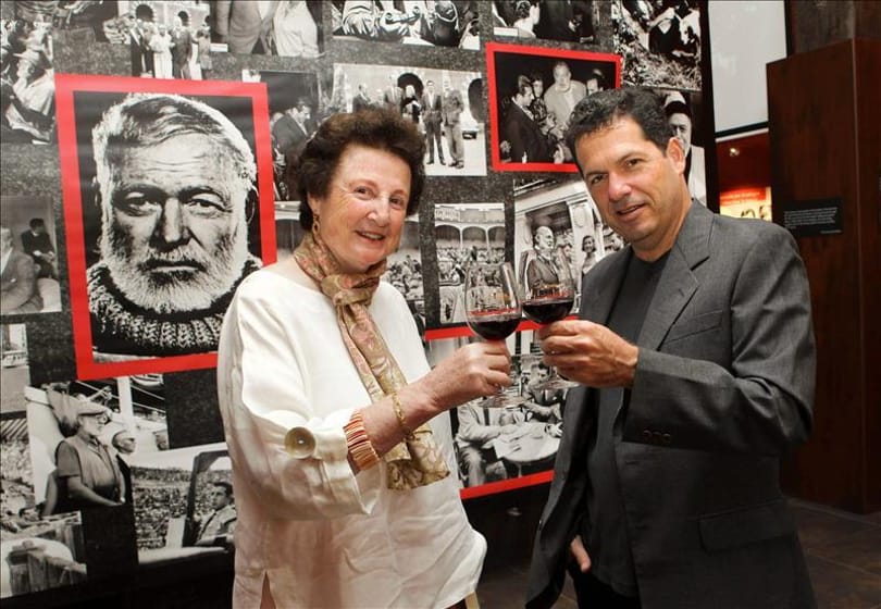 Eddig nem látott Hemingway-fotók kerültek elő egy pincéből
