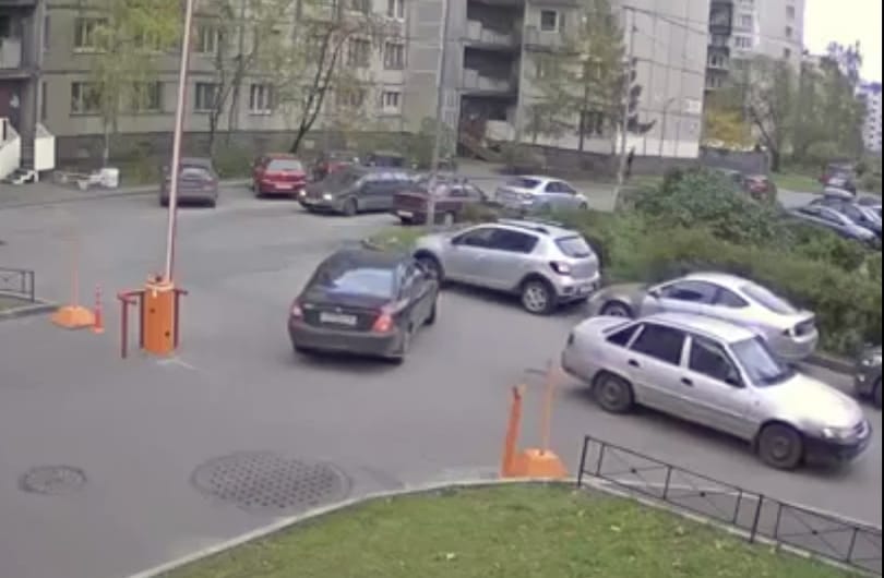 El akarták vontatni a lerobbant autót, de bár ne tették volna – videó