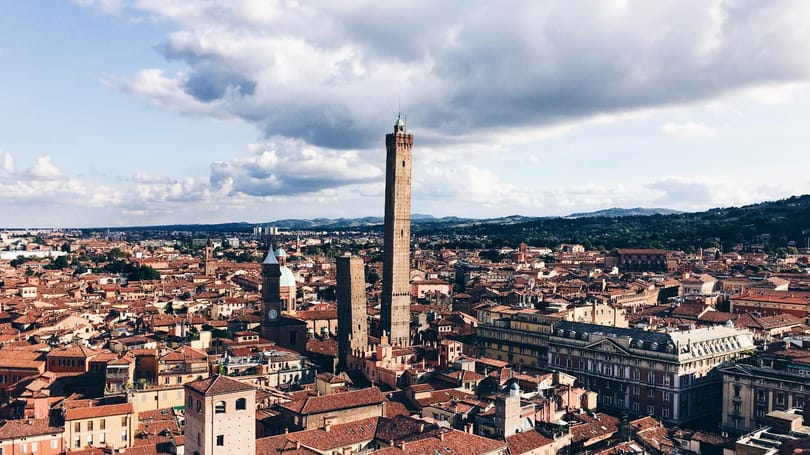 Az összeomlás fenyegeti Bologna híres tornyát