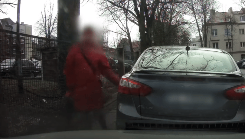 Máshol is vannak gonosz autókarcolós nénik – videó