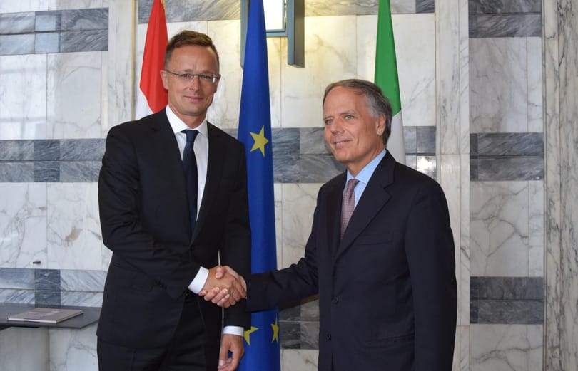 Szijjártó: Ha kell, segítünk a leomlott genovai híd újjáépítésében