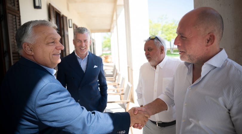 Röpgyűlést tartott Orbán a Karmelitában Rákay Philippel és Dopemannel