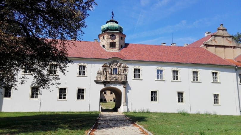 Egy lengyel polgármester arról győzködi Elon Muskot, hogy vegye meg a városában található kastélyt
