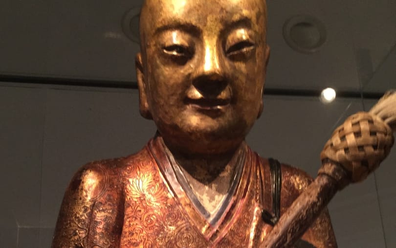Folytatódik a lopott Buddha-szoborba bújt szerzetes zűrös útja