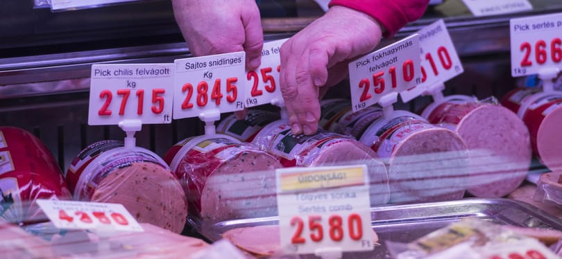 MNB: Az ármaximálás ellenére is száguld az infláció, de ha eltörlik, az komoly ársokkot fog okozni