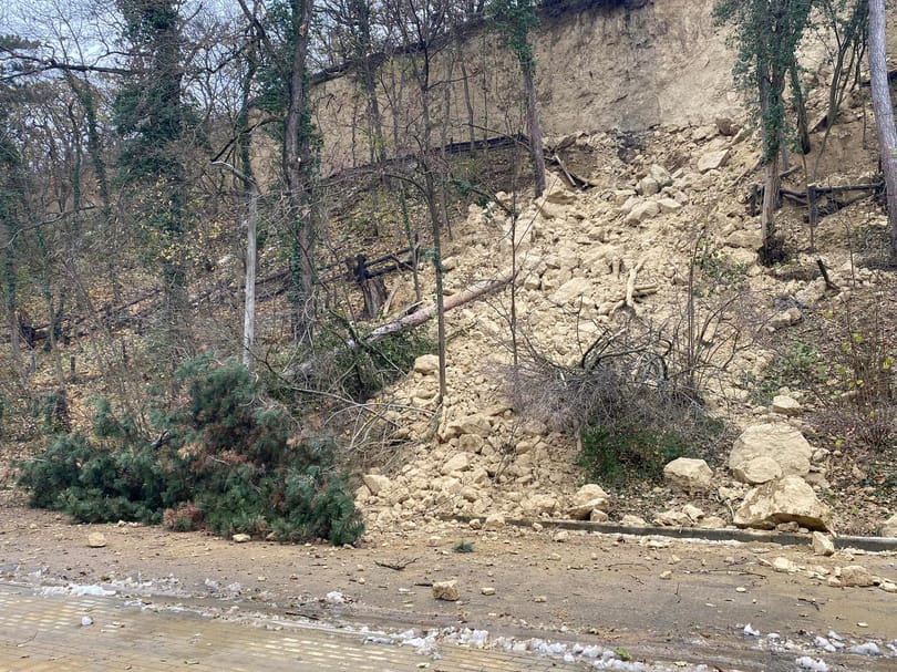 Leszakadt a löszfal Balatonföldváron