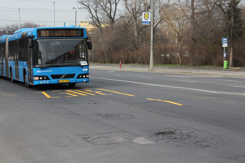 Amikor még a metrópótlót is elterelik