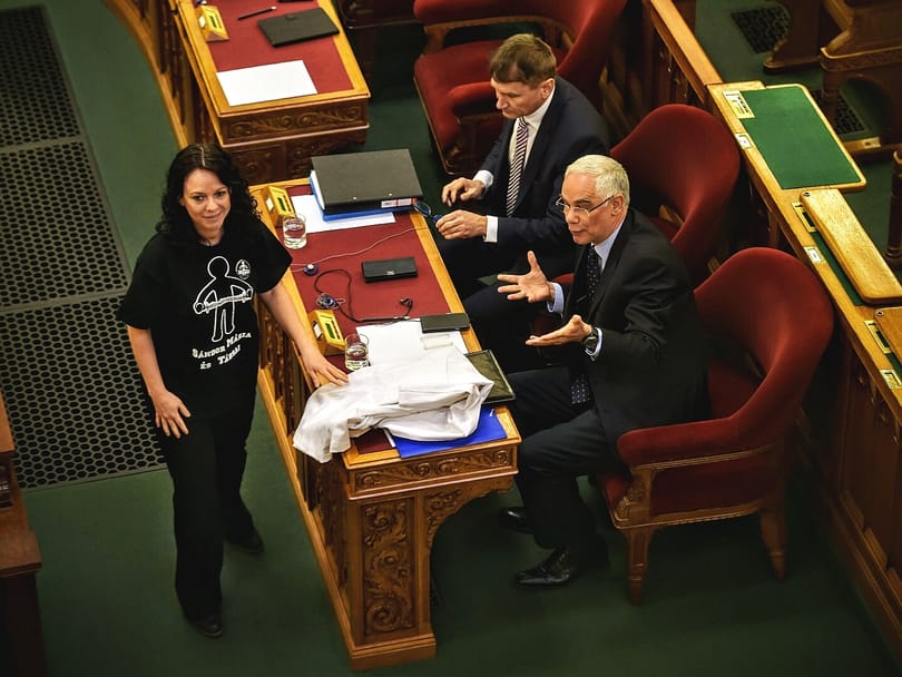 Balog Zoltán felé záporoztak a kérdések a legutóbbi parlamenti ülésszakban
