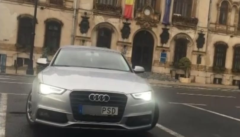 Rendszámtábláján gyalázta a román kormánypártot egy svédországi román vendégmunkás