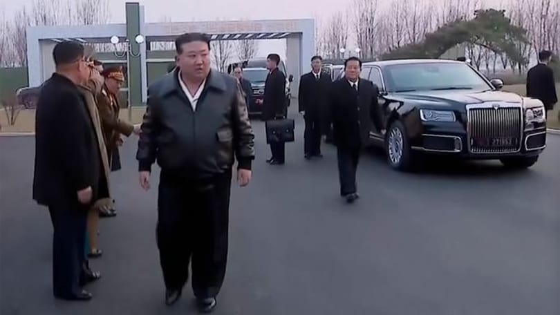 Videó: Putyintól kapott orosz luxusautóval furikázott Kim Dzsong Un