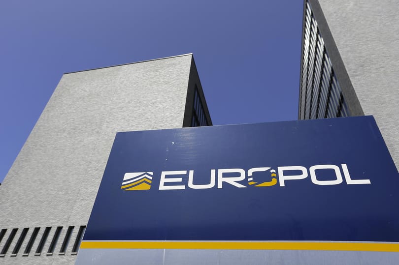 Veszélyes telefonhálózatot üzemeltető bűnözőket kapcsolt le az Europol