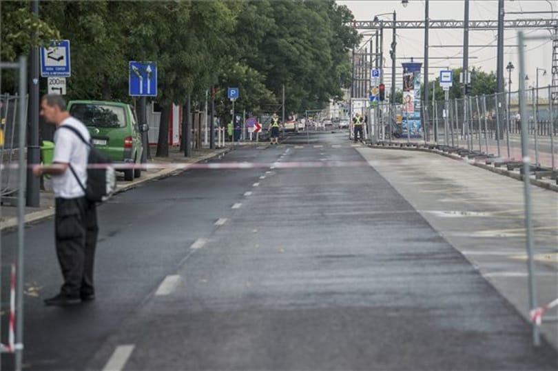 Már most lezárások vannak a Duna-parton a hónap végi repülőverseny miatt