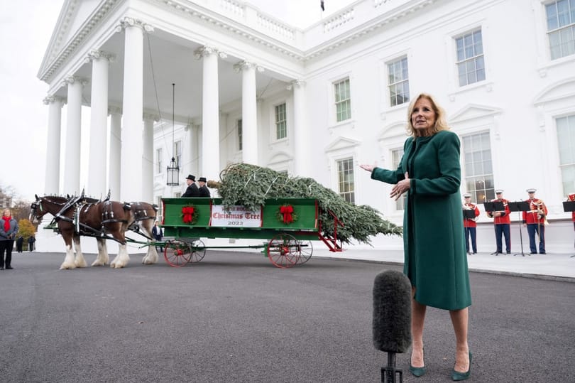 „Varázslat, csoda és öröm” – Jill Biden megmutatta a Fehér Ház karácsonyi dekorációját