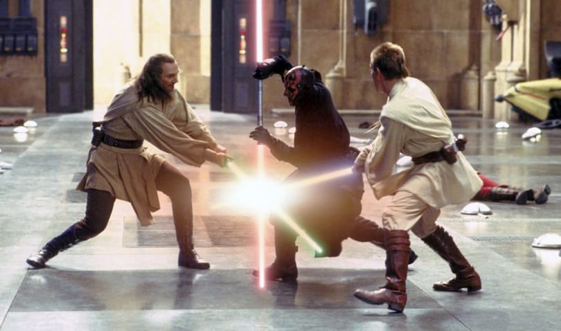 „Srácok, ezt nem kéne” – szólt rájuk George Lucas, miután Liam Neeson és Ewan McGregor lézerkardozós hangot adott ki