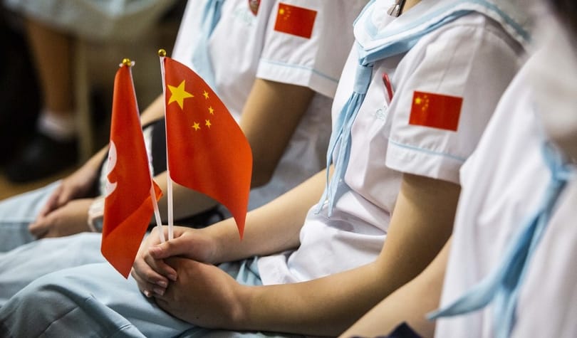 Hongkong sosem volt brit gyarmat az új tankönyvei szerint, a tüntetéseket pedig külső erők vezérlik