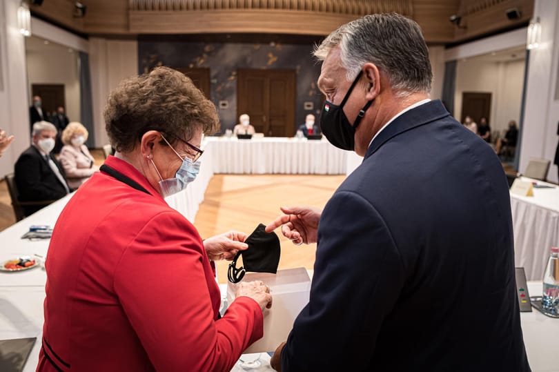 Müller Cecília hálamaszkot kapott Orbán Viktortól
