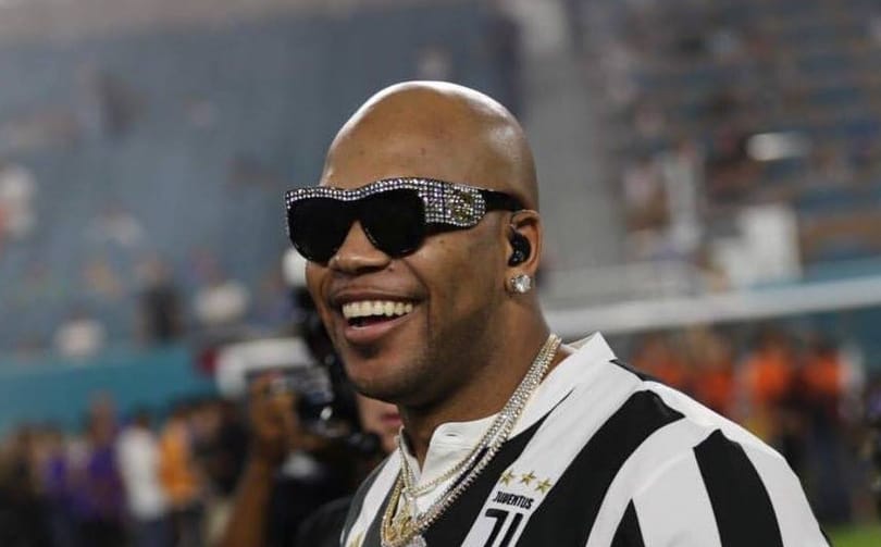 Flo Rida hatéves kisfia kiesett egy ötödik emelti lakás ablakából