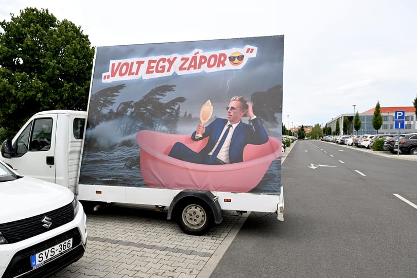 Magyar Pétert a hétfői baklövésére emlékeztető plakát várta Nagykanizsán