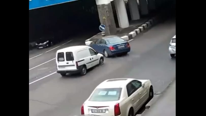 Videó: ez egy nagyon rosszul sikerült parkolási kísérlet