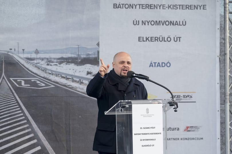 Hiába a 400 milliós adósság, a leköszönő fideszes polgármester azért kiosztott gyorsan 20 milliós extra jutalmat