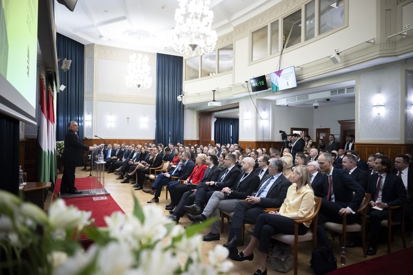 Orbán Viktor a magyar nagyköveteknek magyarázta, hogy virágzik a külpolitikánk