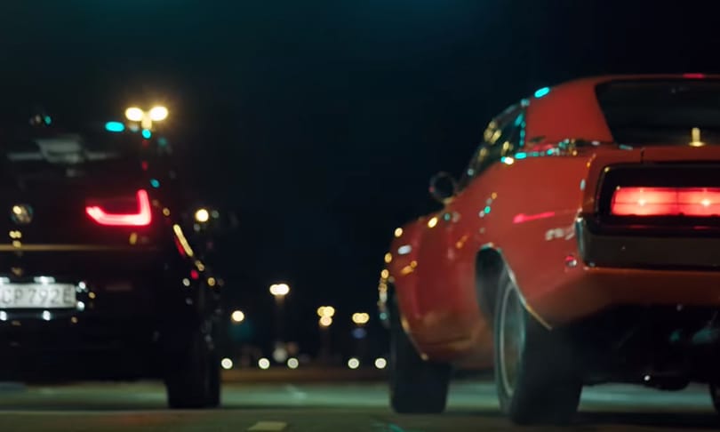 A halk az új hangos: a villannyal sportos BMW i3S így gyorsul le egy amerikai izomautót