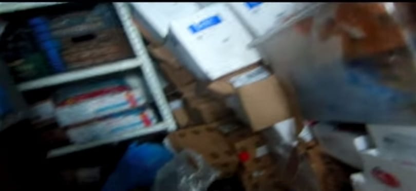 Nébih: Padlón tárolták az ennivalót egy közétkeztető cégnél – videó