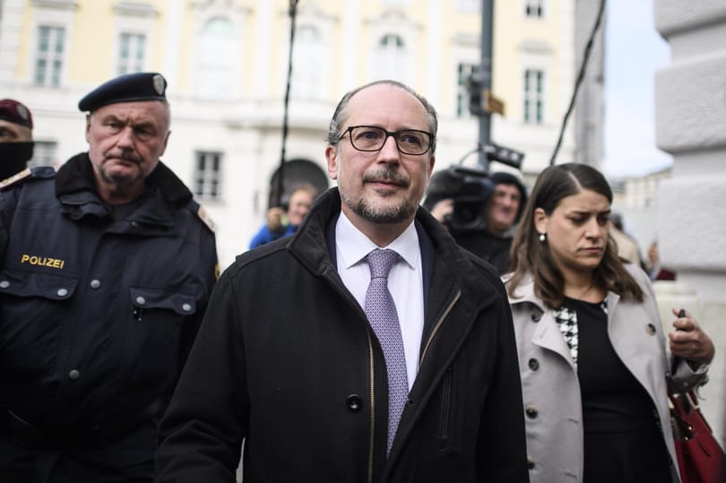 Hétfőn beiktatják hivatalába az új osztrák kancellárt, Alexander Schallenberget