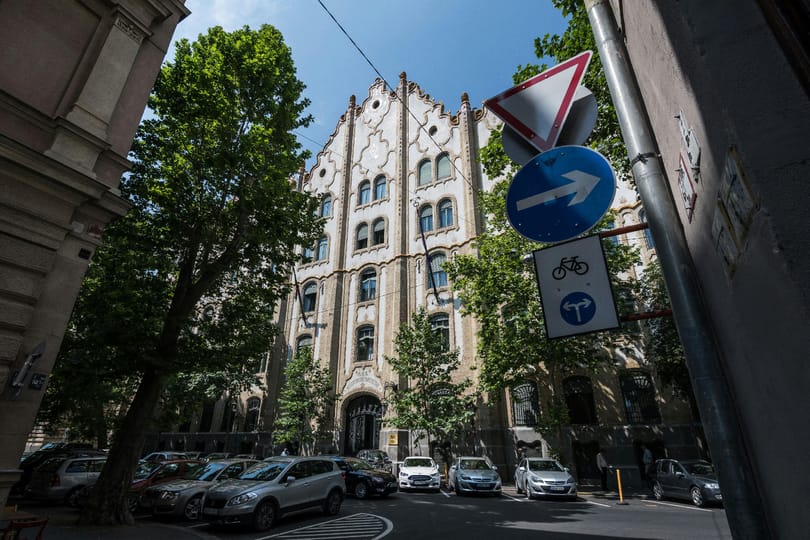És akkor ebben a kampányban krumpli helyett belvárosi palotákat osztogatnak