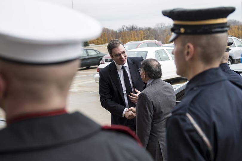 Drogdílerrel találkozott a szerb kormányfő