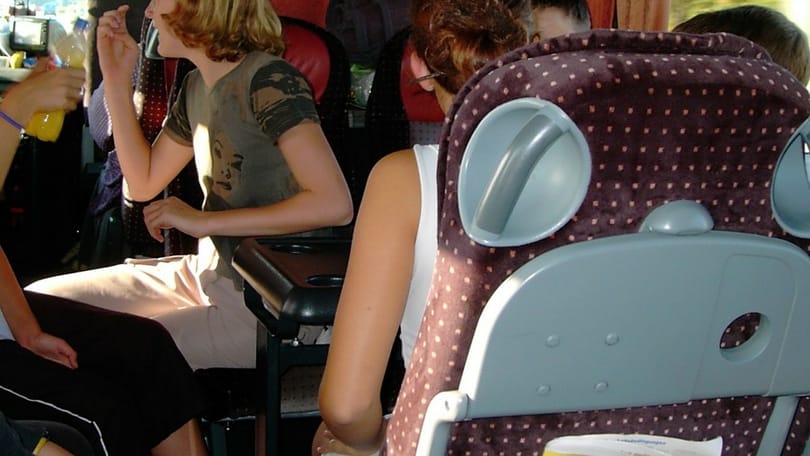 Fordulat a buszos ügyben: olvasónk viszi kirándulni a csalódott gyerekeket