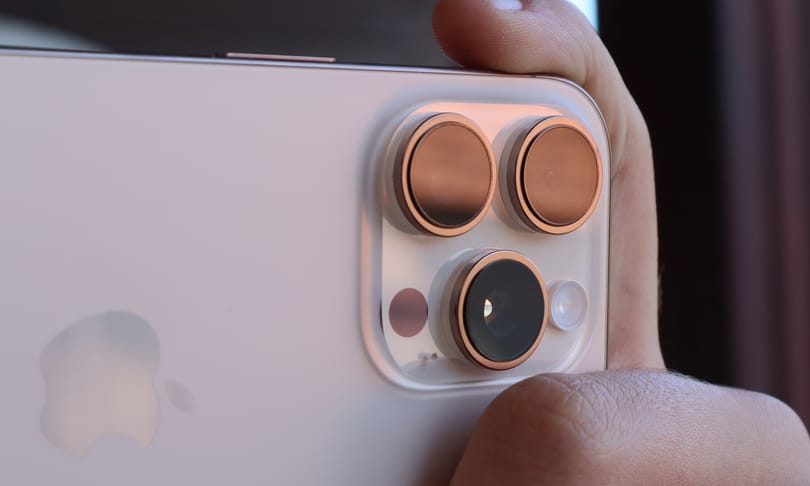 Minden eddiginél ütősebb kamera jöhet az iPhone-okba