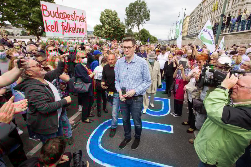 A kormányzati fojtás mellett nehéz saját arcélt építeni, de nem lehetetlen