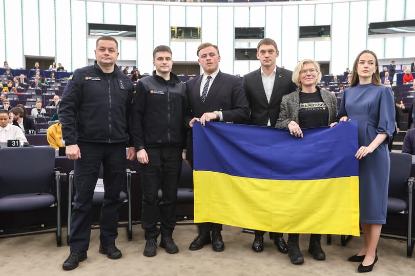 „Az ukránok emlékezni fognak rá, ki segített nekik” – átadták az ukrán népnek az Európai Parlament Szaharov-díját