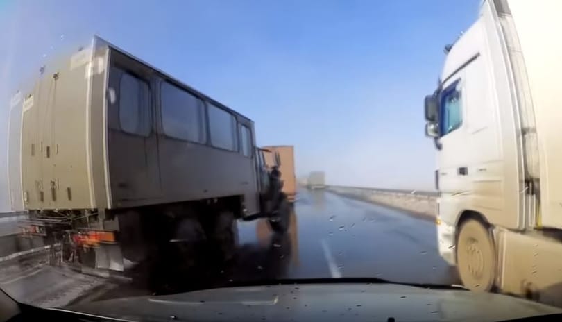 Videó: a hónap közúti mentését ez a katonai teherautó mutatta be