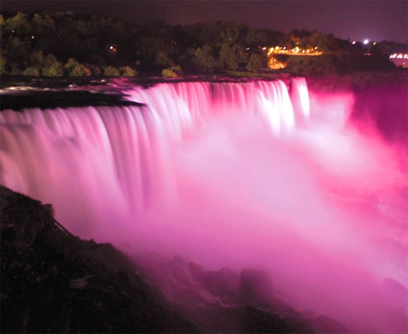 Beszínezik a Niagarát Katalin gyermekének érkezésére – fotó