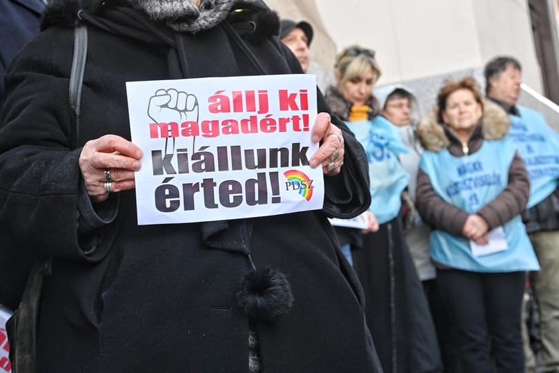A Pedagógusok Szakszervezete elkezdheti az aláírások összegyűjtését két népszavazási kérdéséhez