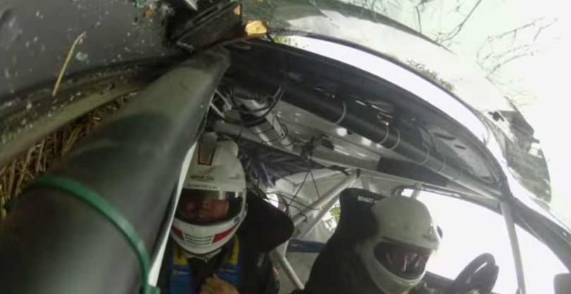 Ilyen nagyot lehet esni egy ralis Renault Clióval - videó