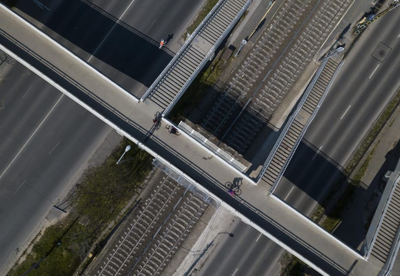 Nyitás előtt zárás – Orbánék vakrepülésre kényszerítik Karácsonyt