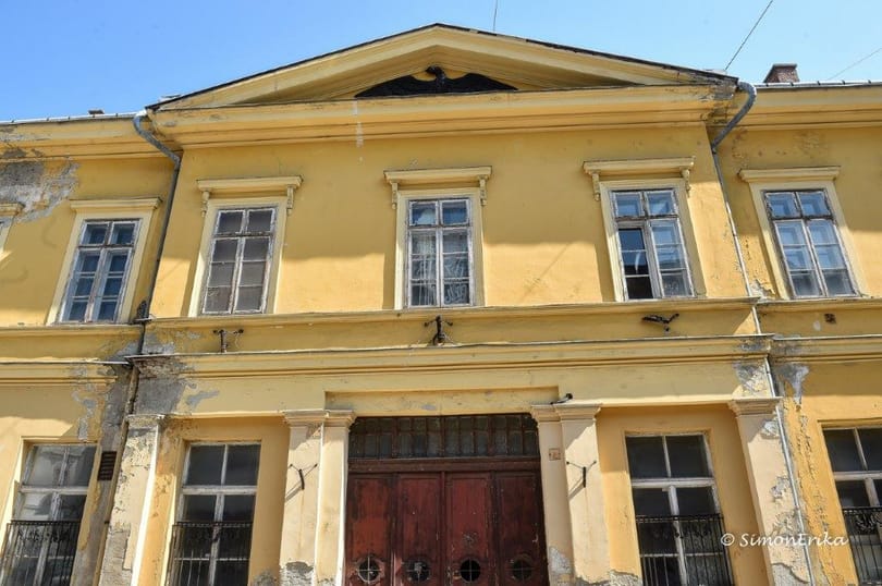Olvasással segíthet újraéleszteni a fehérvári Fekete Sas szállót