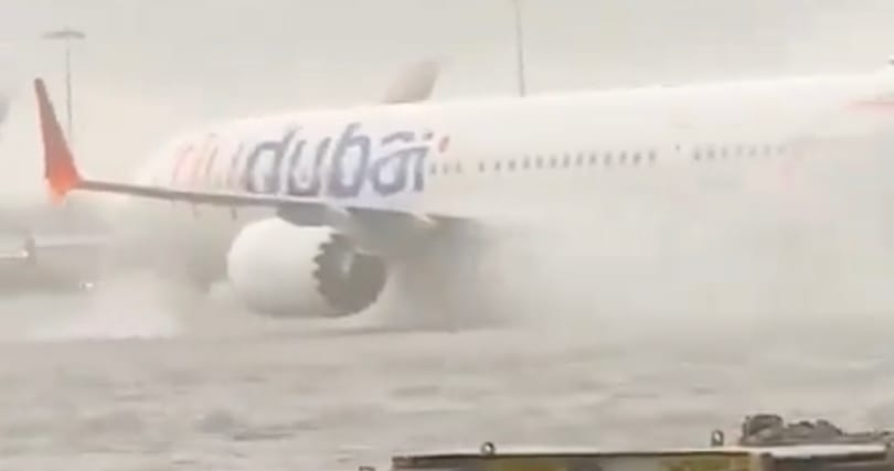 Az áprilisi villámárvíz után újra esik az eső Dubajban, több repülőt is töröltek