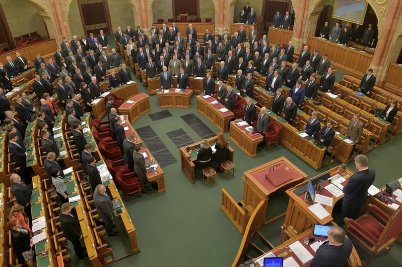 A DK a parlament bojkottjára biztatja az ellenzéket