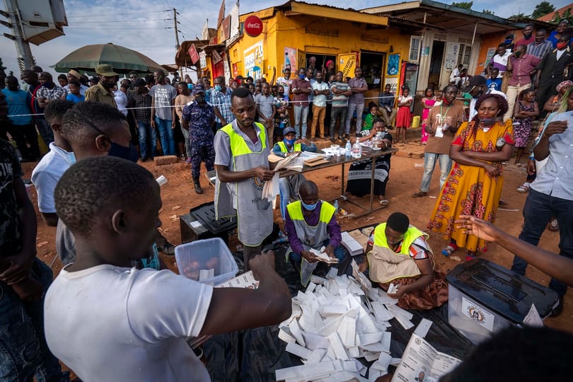 Ugandaiak öröme: lementek a választások, újra lehet internetezni – de a Facebook tiltott