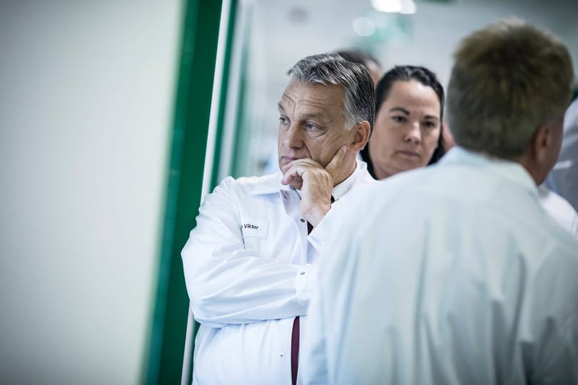 Orbán Viktor újra Mátyás királykodott, a rajongó népet úgy kellett felmosni