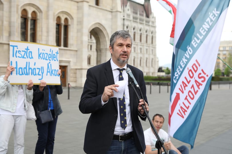Hadházy Ákos fél évvel a választások után teheti le a képviselői esküt
