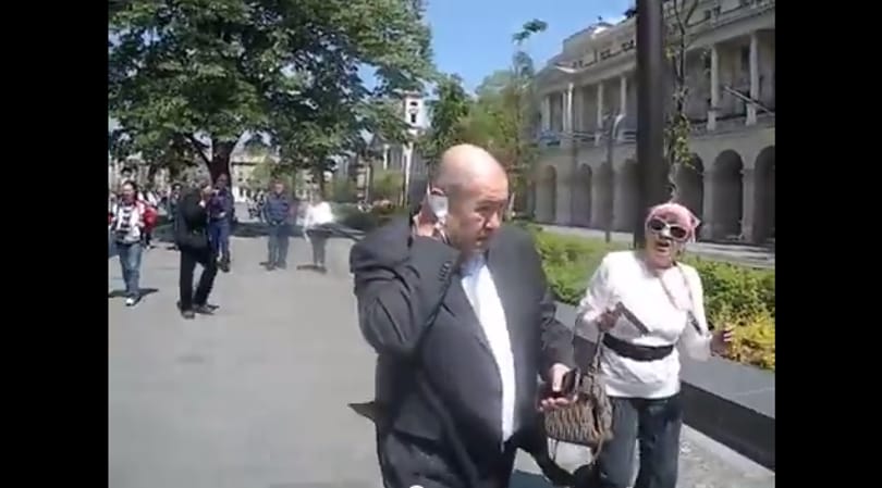 Videóra vették Gaudi-Nagy köpködés előtti akcióját