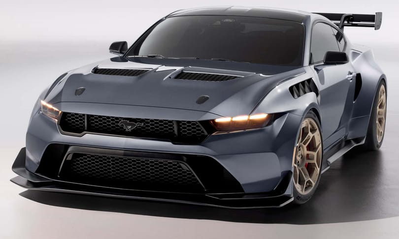 Közutakra szabadított versenyautó a 800 lóerős új Ford Mustang GTD