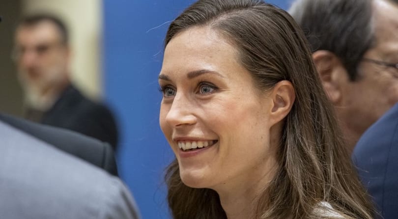 Sanna Marin belekóstol a show businessbe