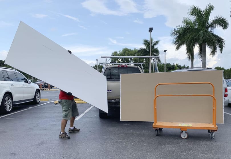 Egyre jobban dühöng a Florida felé tartó óriáshurrikán