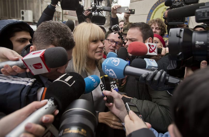 Őrizetbe vették az egyik legbefolyásosabb politikust Romániában